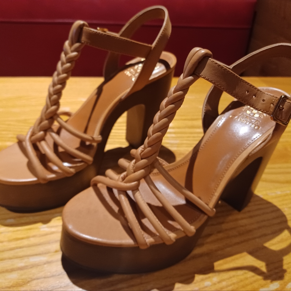 NEW! VINCE CAMUTO PLATFORM SANDALS - BRAND NEW